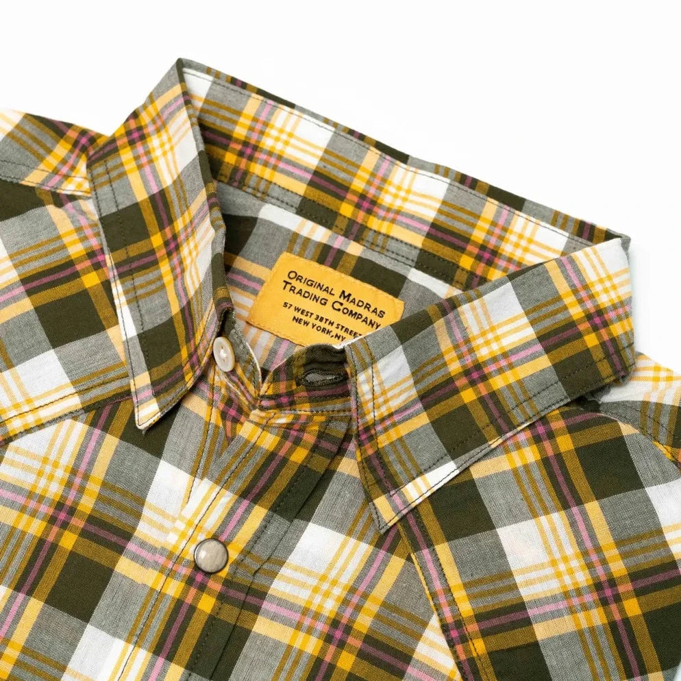 Close-up of the collar on the Original Madras Western Shirt Yellow Check showing stitching, structure, and classic Western style.