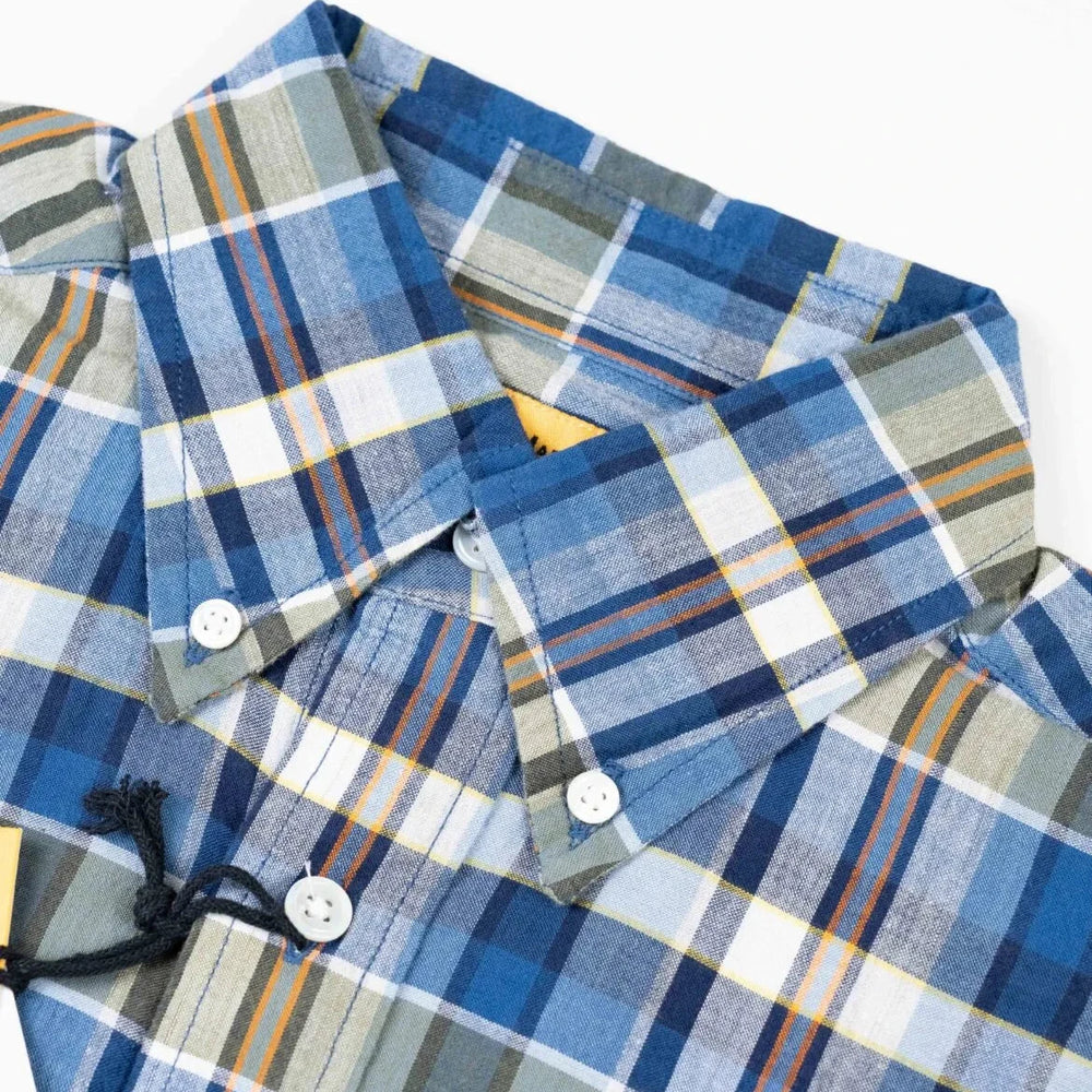 Close-up of the button-down collar on the Original Madras N5 Shirt Blue Red showing the collar roll, stitching, and handwoven Madras weave.