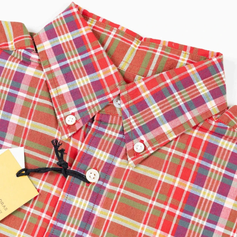 Close-up of the button-down collar on the Original Madras N5 Shirt Red showing the collar roll, stitching, and handwoven Madras texture.

