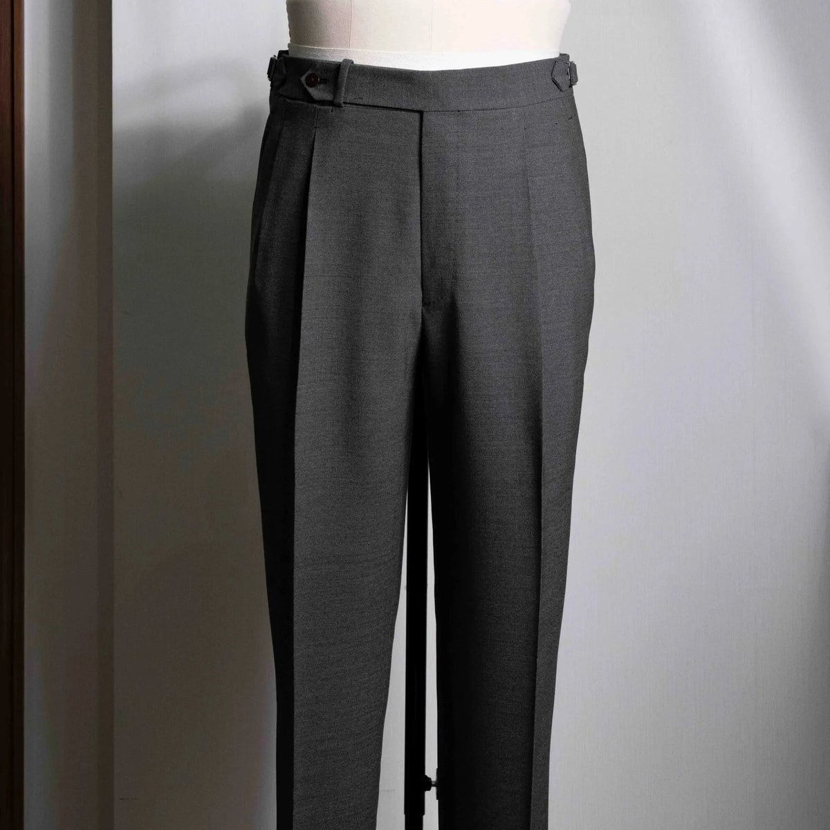 Front view of the Refinement Pantaloni Sartoriali Taupe Brown by Drapers showing the tailored silhouette and warm taupe-brown wool cloth.