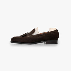 Saint Crispin’s 642S tassel loafer in dark brown suede, side profile showing refined silhouette.