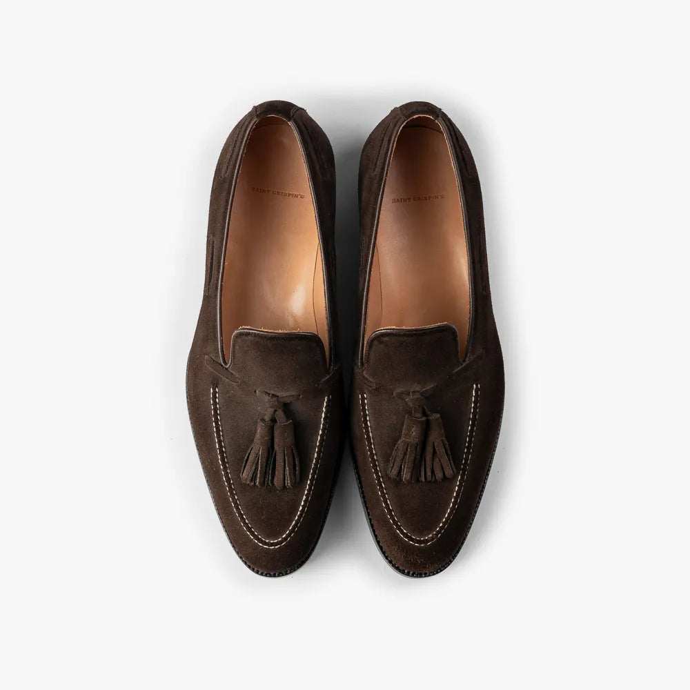 Saint Crispin’s 642S tassel loafer in dark brown suede, top view highlighting apron and tassels.