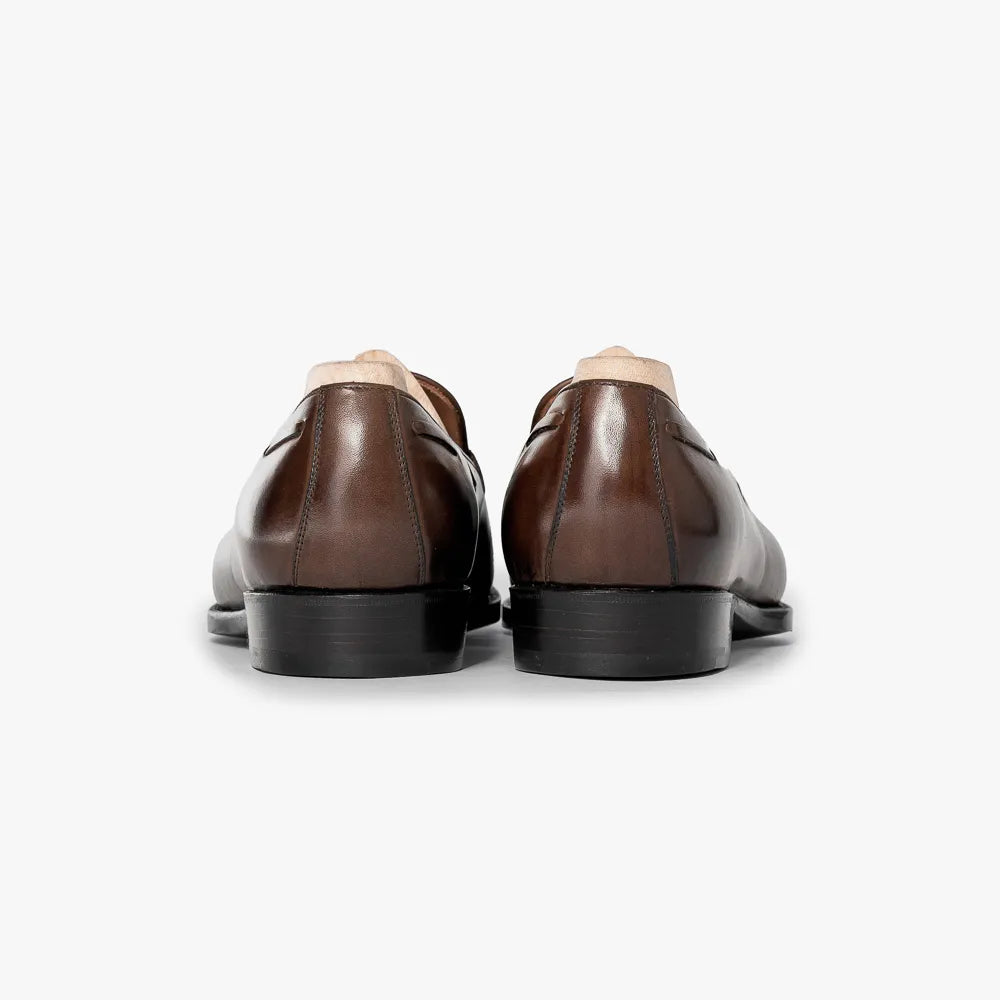 Saint Crispin’s 642S tassel loafer in milk chocolate crust calf, back view showing heel and welt.