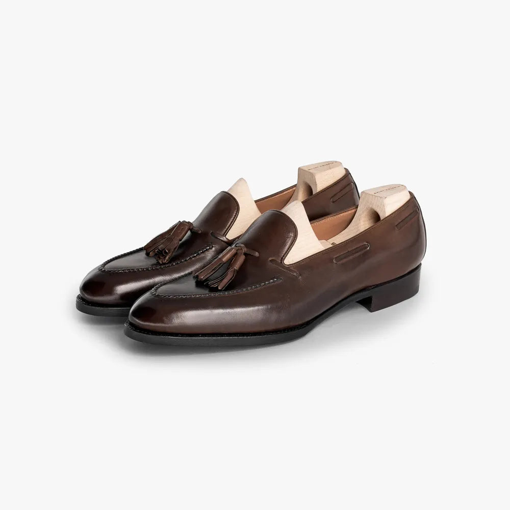 Saint Crispin’s 642S tassel loafer in milk chocolate crust calf, angled front view showing hand-stitched apron.