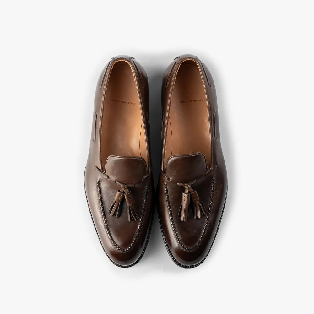 Saint Crispin’s 642S tassel loafer in milk chocolate crust calf, top view showing tassel and apron stitch detail.