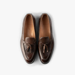 Saint Crispin’s 642S tassel loafer in milk chocolate crust calf, top view showing tassel and apron stitch detail.