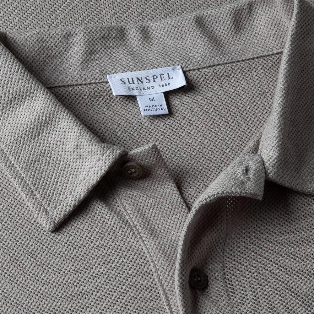 Close-up of the collar of the Sunspel Riviera Polo Shirt Mid Grey showing the breathable mesh cotton and refined neckline.
