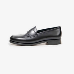 Side profile of the TLB Mallorca Goya Buckled Loafer in black hatch grain leather with a sleek silhouette and single leather sole.