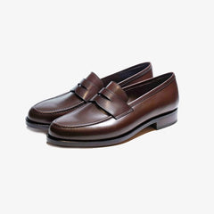 A pair of TLB Mallorca 718 Queens Penny Loafers in dark brown vegano leather, shown at an angle highlighting the elegant silhouette and rich patina.