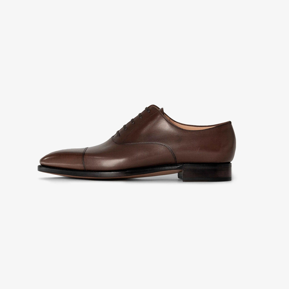 Side view of TLB Mallorca Artista 128 Picasso Vegano Brown Oxford showing welt and leather sole