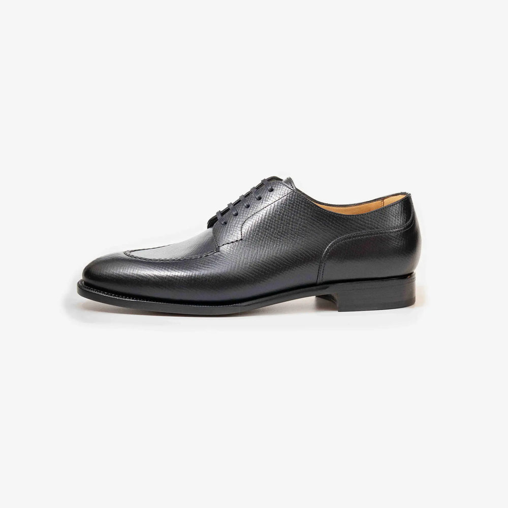 side view of TLB Mallorca Artista 135 Velazquez Black showing hatch grain texture and Goodyear welt