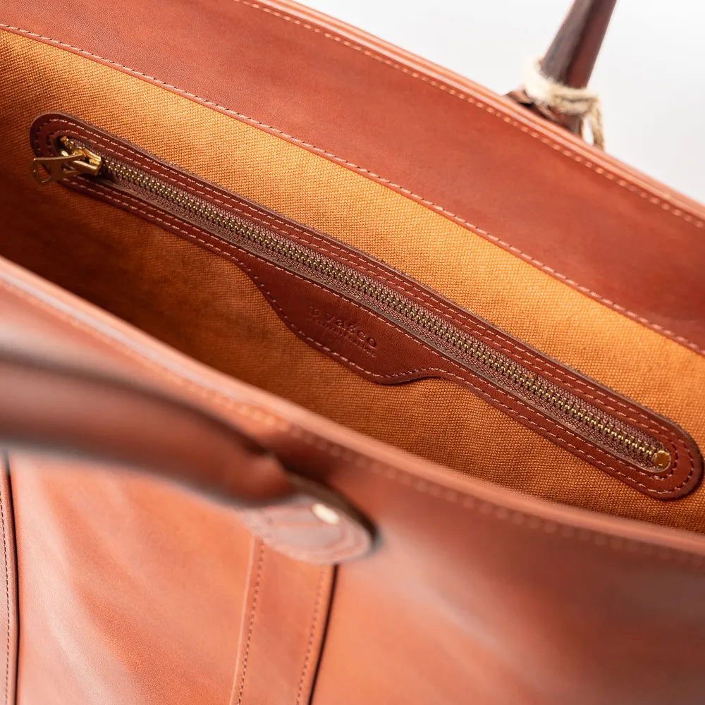 Close-up of the interior zip pocket inside the Vasco x Refinement Leather Tote Camel showing zipper construction and leather lining.